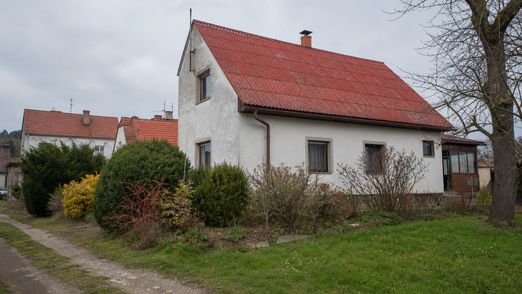 Obsahuje červený eternit azbest?