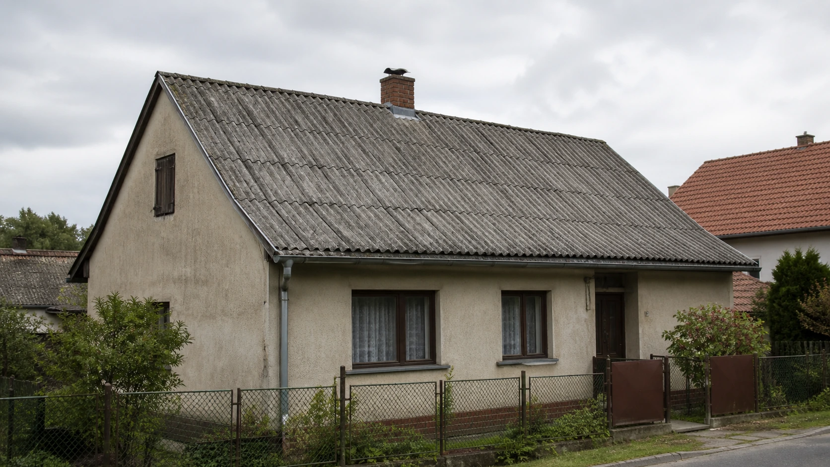 Jak bezpečně odstranit azbest ze střechy