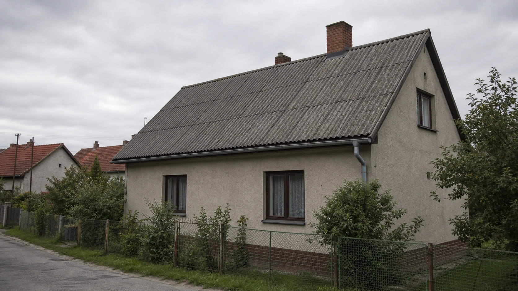 Jak poznat střešní krytinu s azbestem
